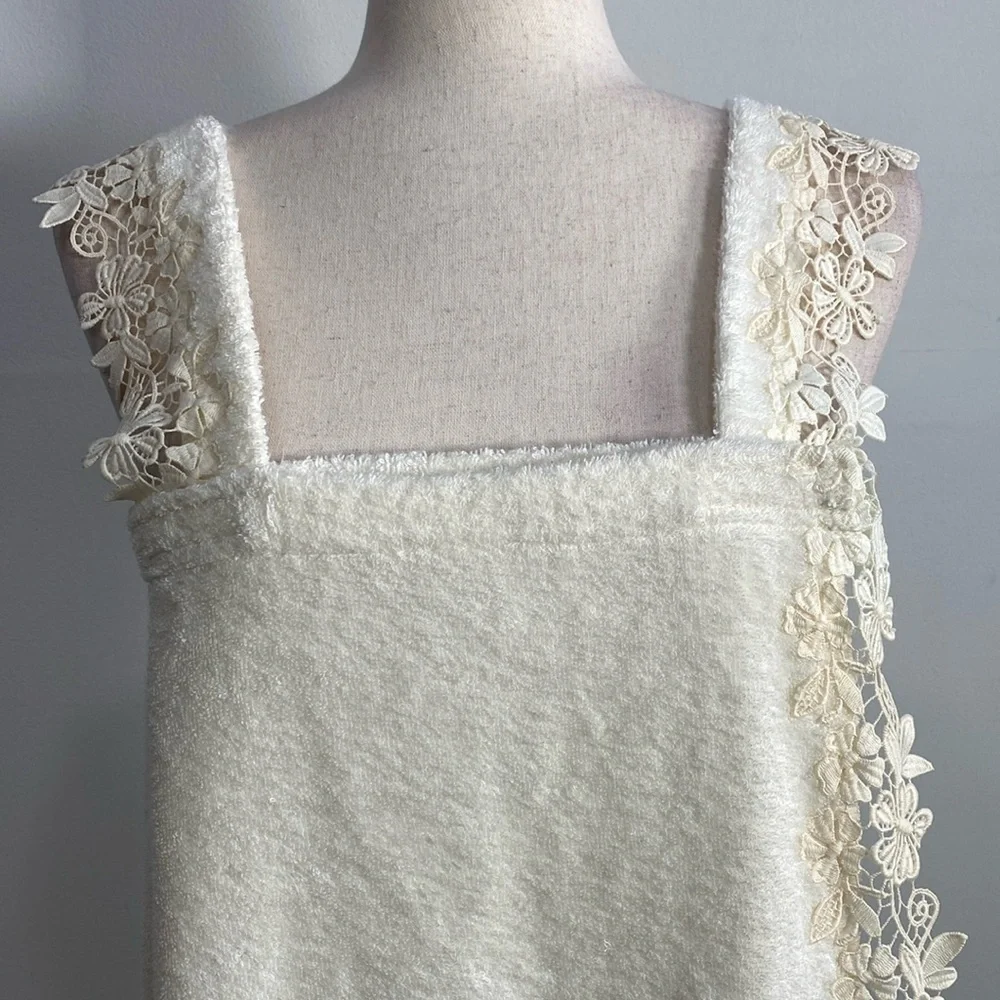 Vintage Cream Wrap Towel Floral Embroidered Flirty‎ feminine Women's S/M